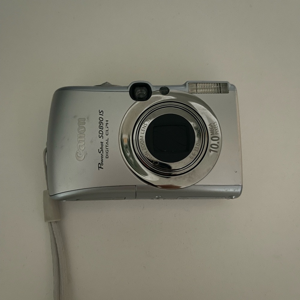 grey canon powershoot sd890 camera PERFECT CONDITION